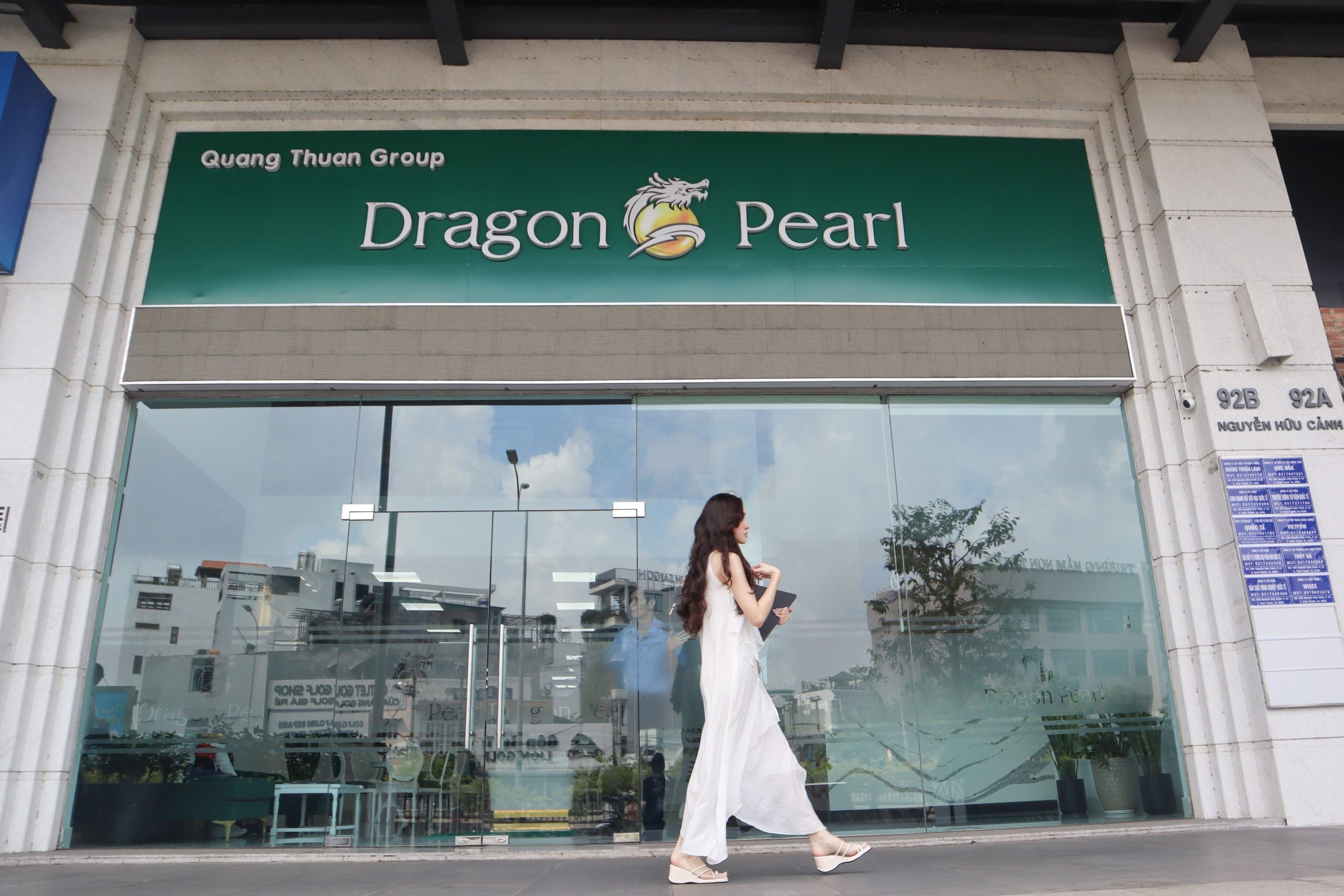 Bất chấp thị trường yên ắng, Dragon Pearl vẫn hút khách hàng.